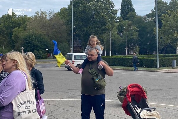 В Одессе под зданием ОВА прошел митинг в поддержку пленных защитников Мариуполя