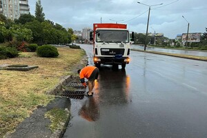 На Одессу снова обрушилась непогода: какие улицы затопило (обновлено)