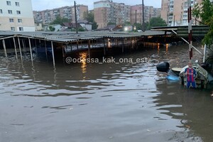 На Одессу снова обрушилась непогода: какие улицы затопило (обновлено)