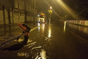 На Одессу снова обрушилась непогода: какие улицы затопило (обновлено)