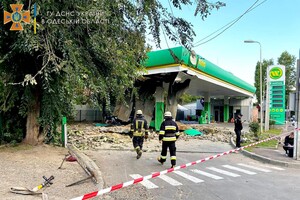 Взрыв на АЗС и уничтожение минометной мины: как прошли сутки у одесских спасателей