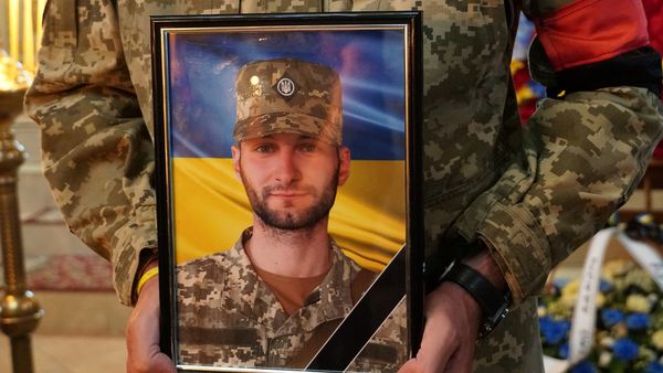 Герої не вмирають: у Мукачево провели в останню путь командира розвідроти «Закарпатського легіону» Василя Бабича
