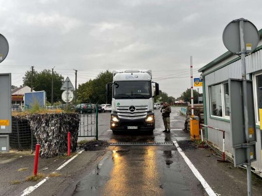 Кабмін змінив правила виїзду за кордон: що у них з'явилося нового
