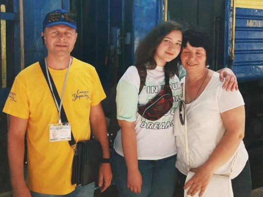 «Найскладнішим було не хамити росіянам і приховувати, як ти їх ненавидиш»: 14-річна дівчинка одна евакуювалася з Херсона до Польщі