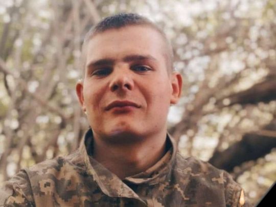 «Неподарована каблучка так і відправилась разом із загиблим героєм у засвіти»: на Вінниччині поховали 20-річного бійця