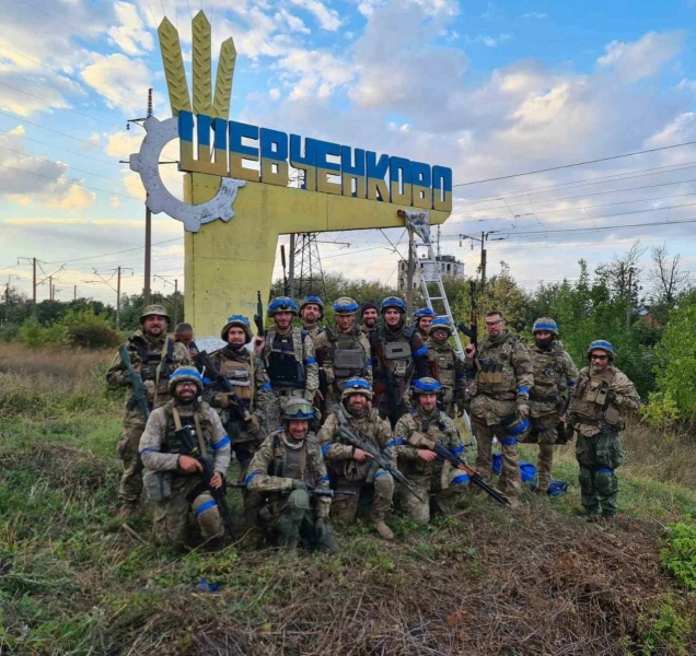 Окупанти «демілітаризуються» в Україні цілими полками, ті, хто залишилися живими, рятуються на вкрадених велосипедах, — розвідка