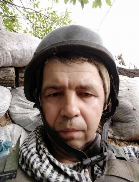 «Під час рідкісного затишшя кличу хлопців на молитву. На війні атеїстів немає»: колишній міліціонер та священник про ситуацію на фронті поблизу Донецька