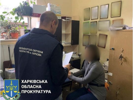 Прибрала до рук продукти на 200 людей, але замість постраждалих годувала родичів: у Харкові затримали псевдоволонтерку