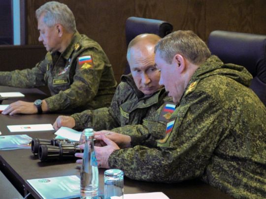 путін боїться військового перевороту і відмінив усі наради з військовими, — журналіст