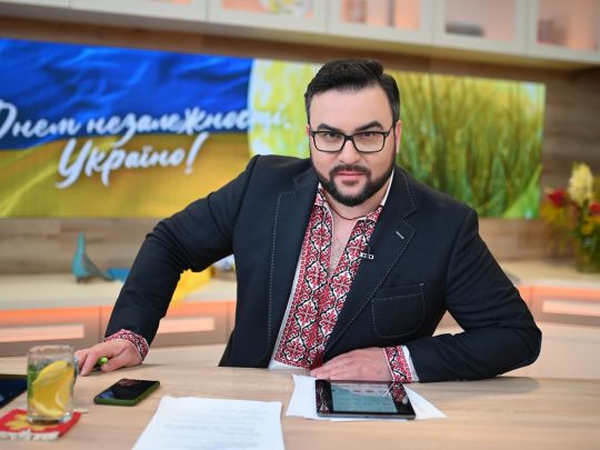 «Снайпер присів і навів приціл прямо на мою машину»: Руслан Сенічкін про те, як вивозив колег з Київщини у перші дні війни