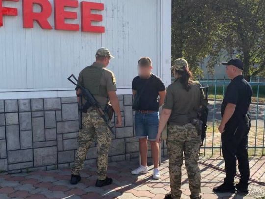 Уявляли себе «невидимками»: прикордонники спіймали двох чоловіків під час спроби виїхати до Польщі