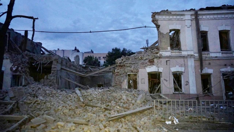 «Вдарили прямо по житловому кварталу»: ракета окупантів вибухнула у центрі Дніпра (фото)