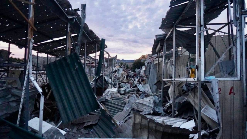 «Вдарили прямо по житловому кварталу»: ракета окупантів вибухнула у центрі Дніпра (фото)