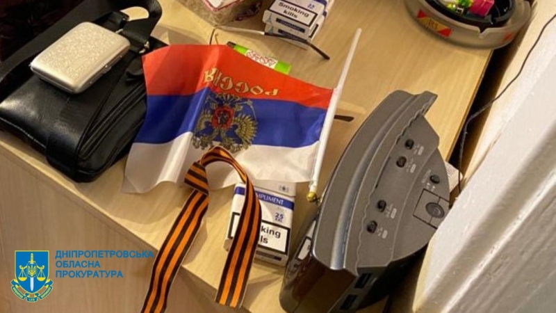 Зберігала вдома «колорадську стрічку» та прапор росії: у Дніпрі спіймали зрадницю, яка зливала ворогові важливу інформацію