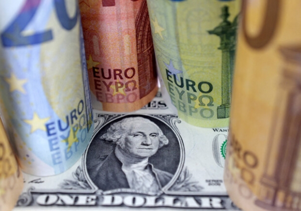 Курс валют в Украине 15 октября 2022: сколько стоит доллар и евро