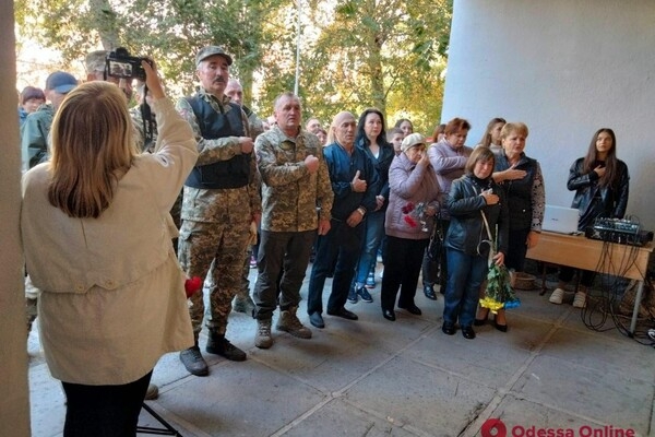 В школе Одессы открыли мемориальную доску в честь погибшего "Роланда"