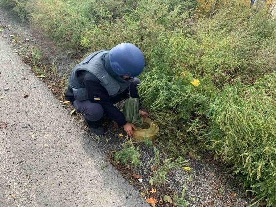 Двоє дорожніх робітників загинули, підірвавшись на міні у Харківської області