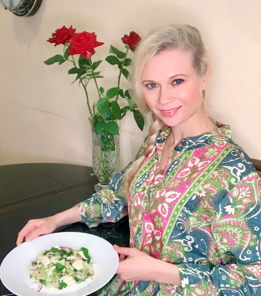 Осінній салат з моцарелою та волоськими горіхами: легкий та смачний