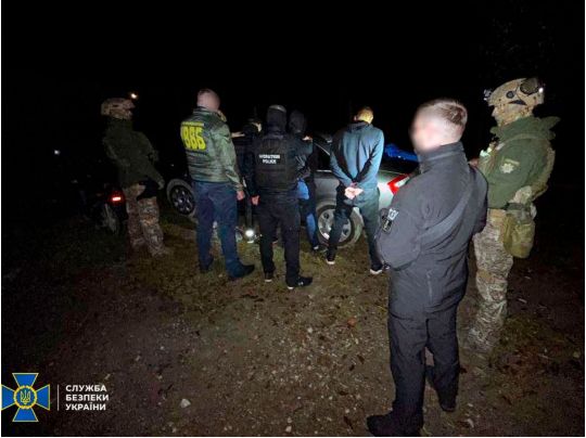 Підробляли довідки про інвалідність та обіцяли вивезти за кордон: СБУ викрила 4 схеми втечі ухилянтів з України