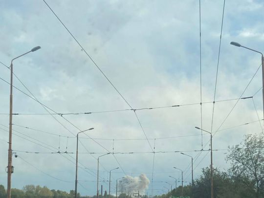 У Дніпрі пролунало кілька вибухів, почалася пожежа