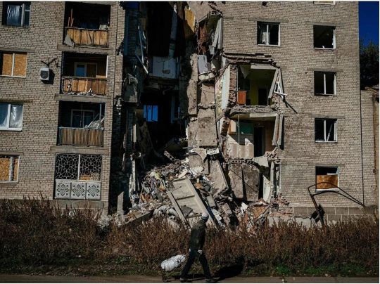 Війна — день 239: ЗСУ б’ють ворога на фронті, а українці в тилу змушені заощаджувати електроенергію (онлайн)
