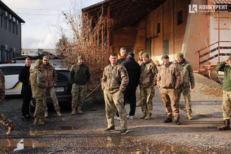 «Кошти за загиблу на війні дочку отримав? То плати»: на Волині священник судиться із батьком бойової медички, яка загинула на Донбасі