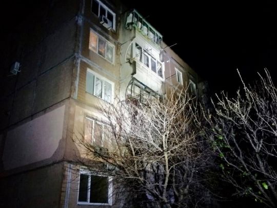 Рашисти накрили Нікополь залповим вогнем: у місті багато руйнувань (фото)