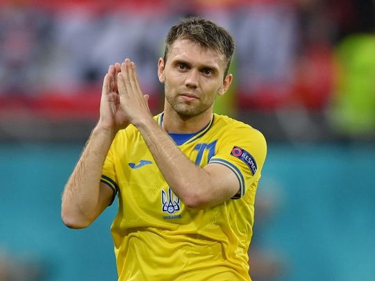 «Щоб я, батько футболіста збірної України, брав у росіян пайок?»: Караваєв-старший про життя в окупованому Херсоні