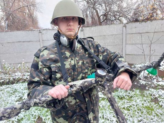 Слухає землю, щоб визначити, де знаходяться ворожі гармати і танки в радіусі 20 кілометрів: українські науковці створили унікальну систему
