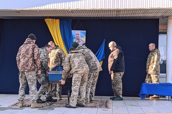 В Одесской области простились с военным, погибшим от авиаудара по казарме в Николаеве