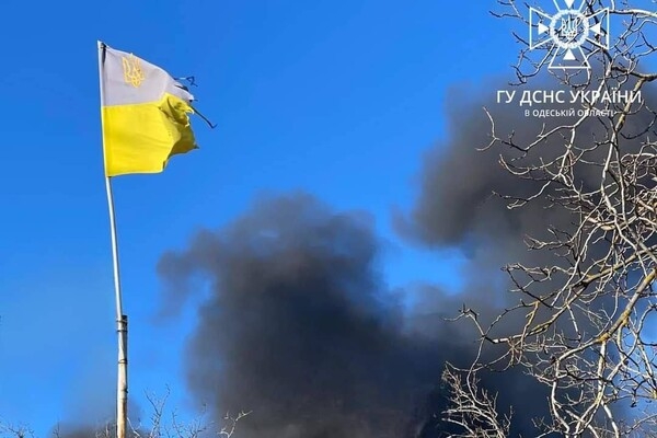 Свет пропал у миллиона жителей: спасатели показали ликвидацию последствий атаки на Одесскую область