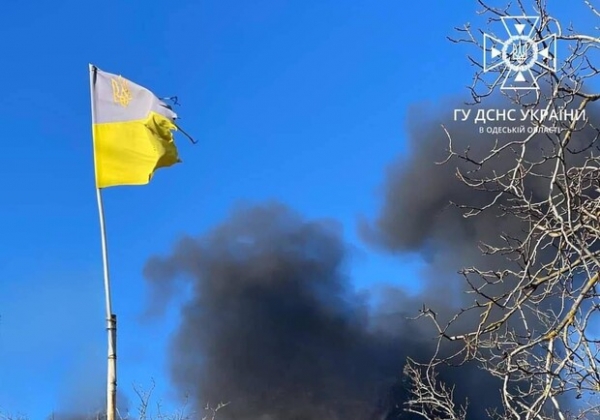 Свет пропал у миллиона жителей: спасатели показали ликвидацию последствий атаки на Одесскую область