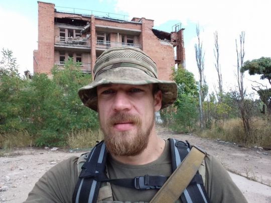 «Вже 9 місяців сина немає, та я все одно телефоную йому»: мама загиблого у Маріуполі морпіха, нареченого «Пташки»