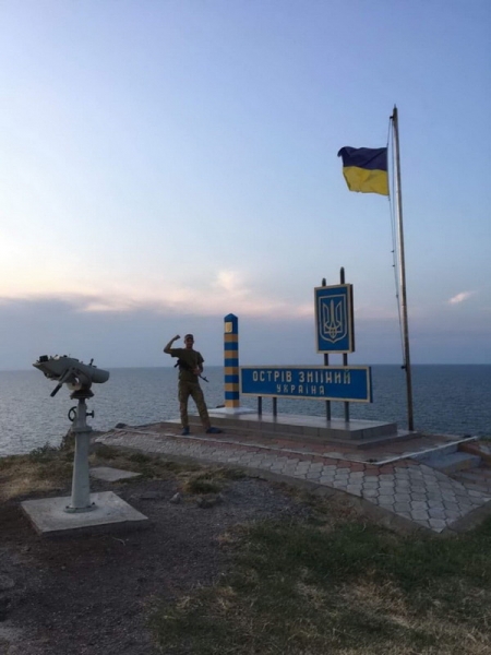 «Вже 9 місяців сина немає, та я все одно телефоную йому»: мама загиблого у Маріуполі морпіха, нареченого «Пташки»