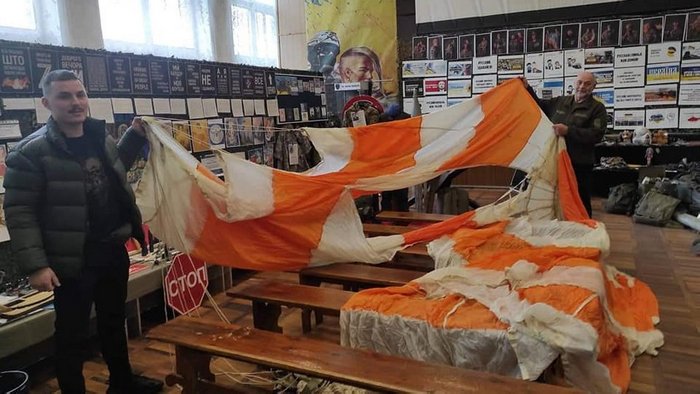 Закривавлене обличчя — важка ціна нашої перемоги: нагородили легендарного льотчика, який відвів палаючий літак від селища на Вінниччині та знищив 5 «Шахедів»