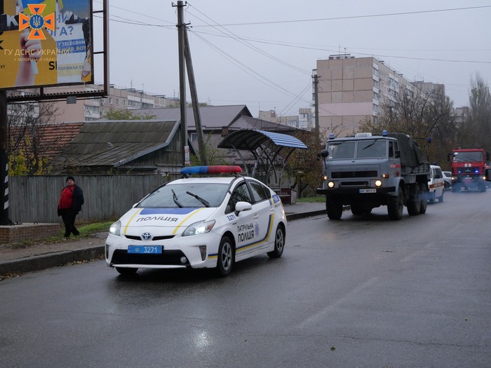 «Заряд ракети, впавши з чималої висоти, пробив асфальт та застряг там… Добре, що не влучив у житлові будинки…»