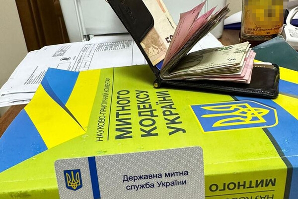 На Одесской таможне без взяток не пропускали в Украину даже генераторы: деньги прятали в туалете
