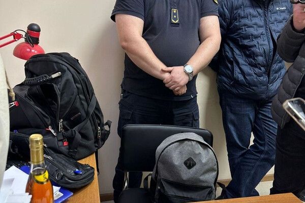 На Одесской таможне без взяток не пропускали в Украину даже генераторы: деньги прятали в туалете