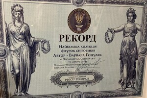 Пенсионерка из Черноморска сделала полсотни снеговиков для ВСУ (фото)