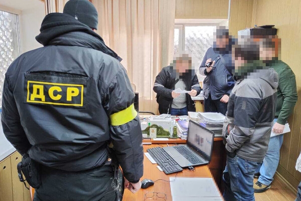 2 700 долларов за МАФ: в Одессе на взятке погорел чиновник поселковой администрации