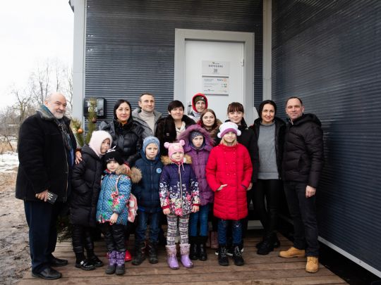 Багатодітна родина з Чернігівщини, чий будинок знищили росіяни, отримала нове житло