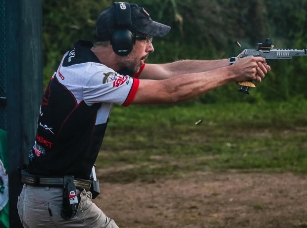 Чемпіона світу зі стрільби знайшли із простріленою головою