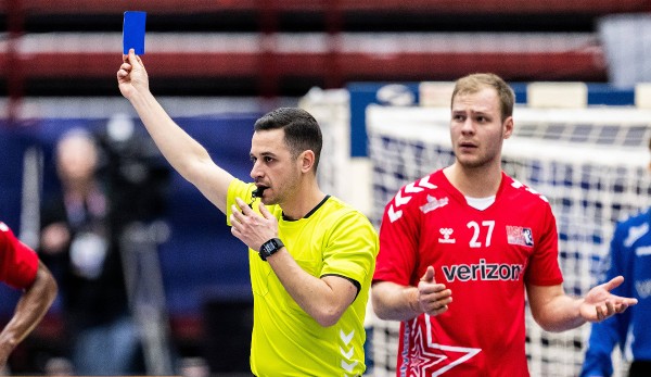 Гравець-гігант вкусив суперника на чемпіонаті світу з гандболу: момент потрапив на відео