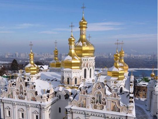 Історичний момент: предстоятель ПЦУ проводить Різдвяну літургію у Києво-Печерській лаврі (пряма трансляція)