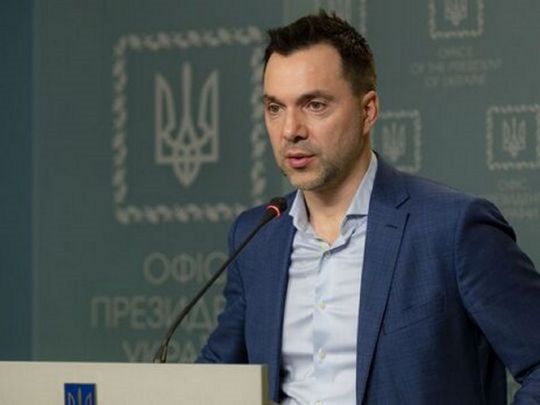Командувач Повітряними силами змушений був уночі спростовувати заяву Арестовича