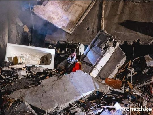 «Рятуватися я не хотіла, хотіла, щоб знайшли батьків…»: дівчина, яка дивом вижила в Дніпрі, розповіла страшні подробиці трагедії