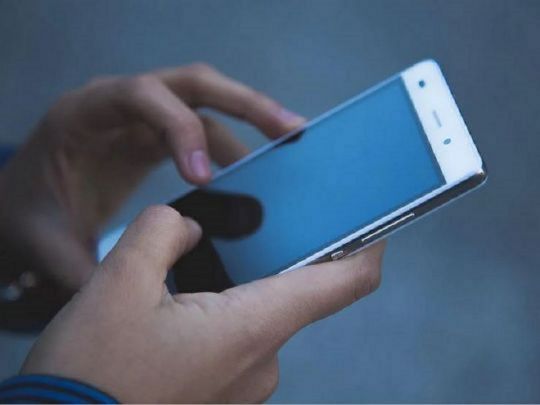 Самотні матері та ще дві категорії українців зможуть подавати заявки на соцдопомогу через «Дію», — рішення Кабміну