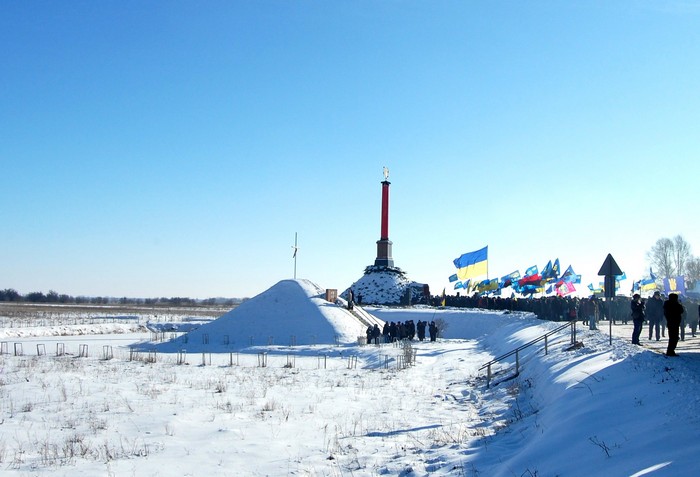 Виколоті очі, понівечені тіла: як більшовики розправились з полоненими героями Крут