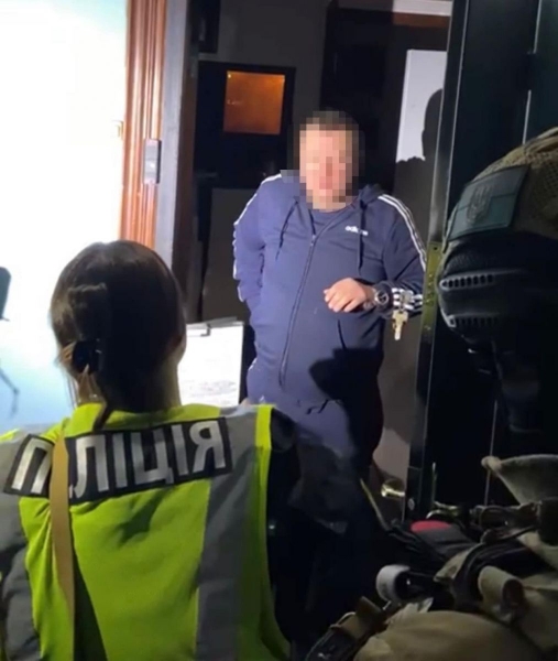В Україні поліція почала відловлювати любителів новорічних феєрверків: перші затримання — у Києві та Вінниці (фото, відео)