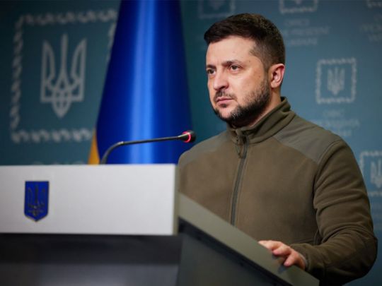 Зеленський має намір у лютому ненадовго покинути Україну: що відомо